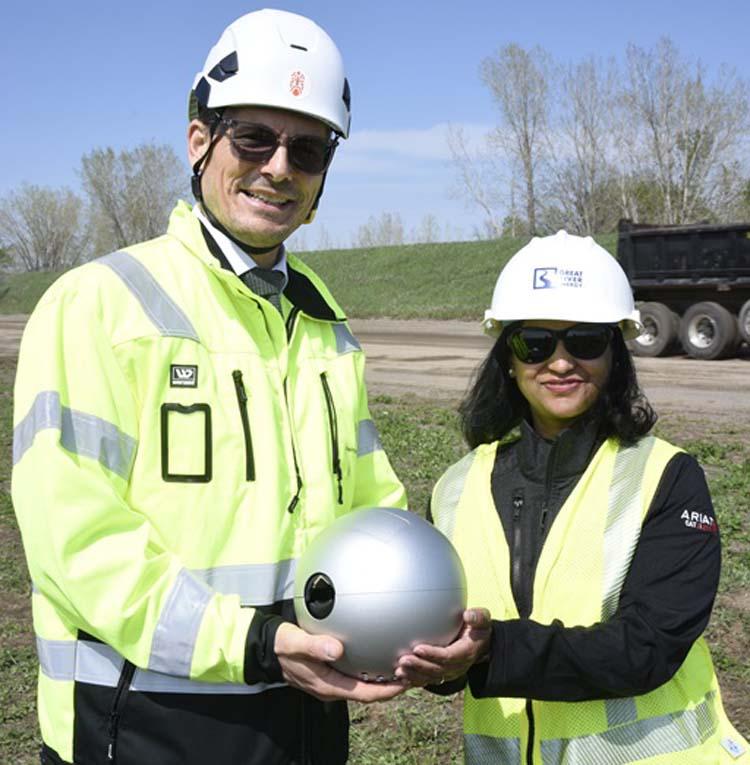 Heimdall Power’s Chief Executive Officer Jorgen Festervoll (pictured left) and GRE Vice President and Chief Transmission Officer Priti Patel hold a Heimdall “Neuron.”